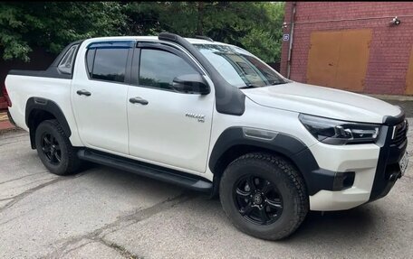 Toyota Hilux VIII, 2022 год, 6 300 000 рублей, 2 фотография
