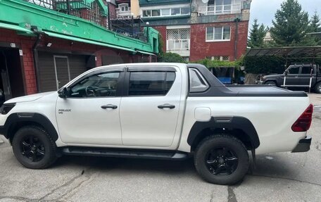 Toyota Hilux VIII, 2022 год, 6 300 000 рублей, 3 фотография
