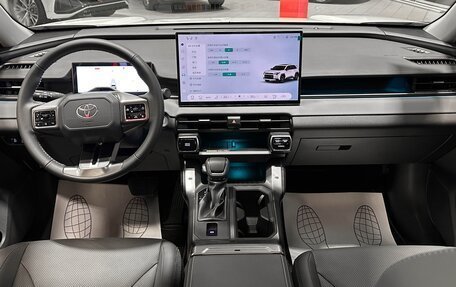 Toyota RAV4, 2026 год, 4 237 000 рублей, 29 фотография