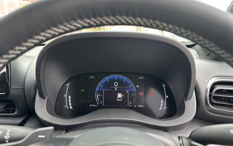 Toyota Yaris Cross, 2024 год, 1 600 000 рублей, 11 фотография