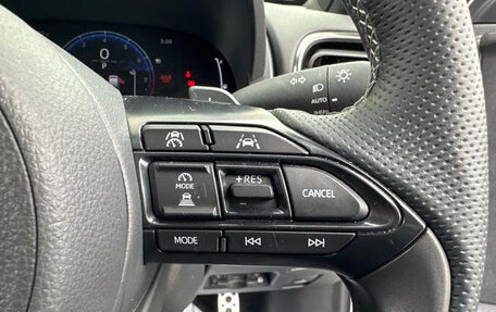 Toyota Yaris Cross, 2024 год, 1 600 000 рублей, 12 фотография