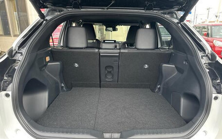 Toyota Yaris Cross, 2024 год, 1 600 000 рублей, 14 фотография