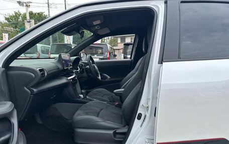 Toyota Yaris Cross, 2024 год, 1 600 000 рублей, 20 фотография