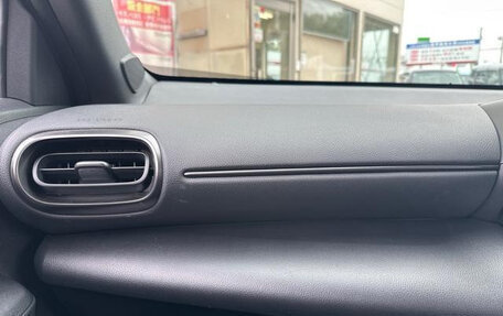 Toyota Yaris Cross, 2024 год, 1 600 000 рублей, 39 фотография