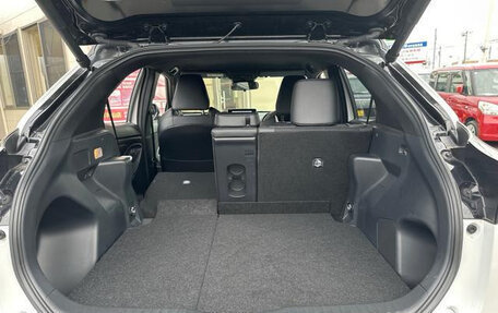 Toyota Yaris Cross, 2024 год, 1 600 000 рублей, 35 фотография