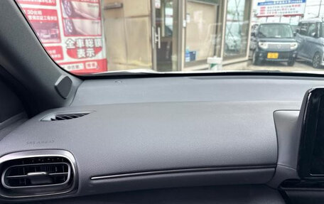 Toyota Yaris Cross, 2024 год, 1 600 000 рублей, 38 фотография