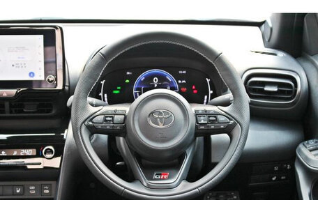 Toyota Yaris Cross, 2024 год, 1 800 000 рублей, 17 фотография