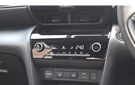 Toyota Yaris Cross, 2024 год, 1 800 000 рублей, 26 фотография