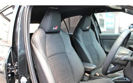 Toyota Yaris Cross, 2024 год, 1 800 000 рублей, 33 фотография