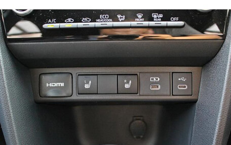 Toyota Yaris Cross, 2024 год, 1 800 000 рублей, 27 фотография