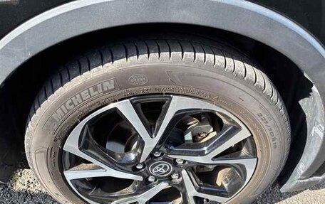 Toyota C-HR I рестайлинг, 2022 год, 1 960 000 рублей, 8 фотография