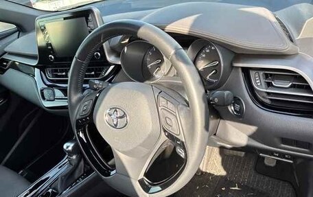 Toyota C-HR I рестайлинг, 2022 год, 1 960 000 рублей, 5 фотография