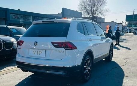 Volkswagen Tiguan II, 2023 год, 2 500 000 рублей, 5 фотография