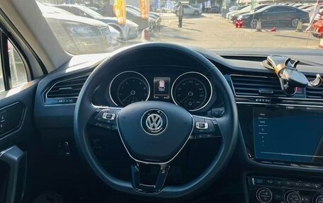Volkswagen Tiguan II, 2023 год, 2 500 000 рублей, 12 фотография