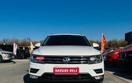 Volkswagen Tiguan II, 2023 год, 2 500 000 рублей, 2 фотография