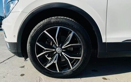 Volkswagen Tiguan II, 2023 год, 2 500 000 рублей, 21 фотография
