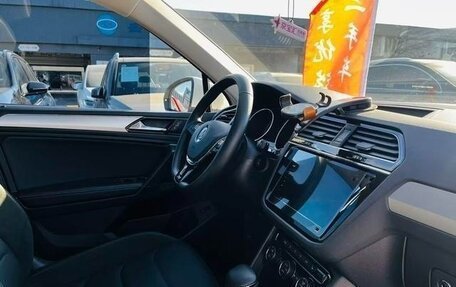 Volkswagen Tiguan II, 2023 год, 2 500 000 рублей, 17 фотография