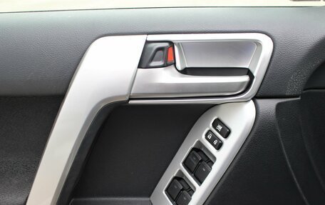 Toyota Land Cruiser Prado 150 рестайлинг 2, 2019 год, 6 150 000 рублей, 14 фотография