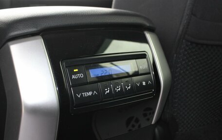 Toyota Land Cruiser Prado 150 рестайлинг 2, 2019 год, 6 150 000 рублей, 17 фотография