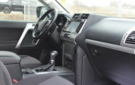 Toyota Land Cruiser Prado 150 рестайлинг 2, 2019 год, 6 150 000 рублей, 21 фотография