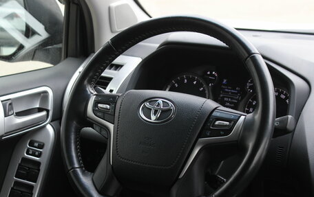 Toyota Land Cruiser Prado 150 рестайлинг 2, 2019 год, 6 150 000 рублей, 23 фотография