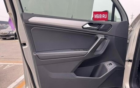 Volkswagen Tiguan II, 2023 год, 2 500 000 рублей, 8 фотография