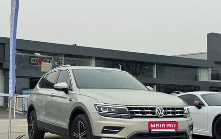 Volkswagen Tiguan II, 2023 год, 2 500 000 рублей, 3 фотография