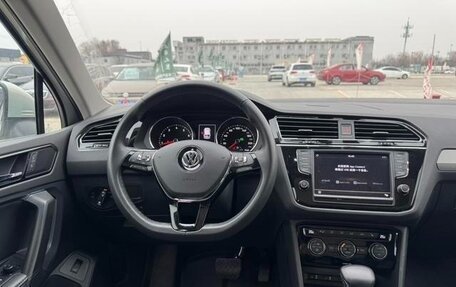Volkswagen Tiguan II, 2023 год, 2 500 000 рублей, 13 фотография