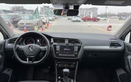 Volkswagen Tiguan II, 2023 год, 2 500 000 рублей, 12 фотография