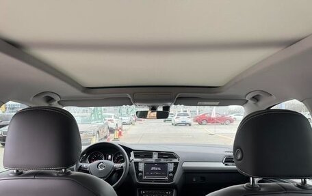 Volkswagen Tiguan II, 2023 год, 2 500 000 рублей, 21 фотография