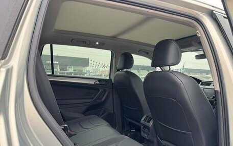 Volkswagen Tiguan II, 2023 год, 2 500 000 рублей, 24 фотография
