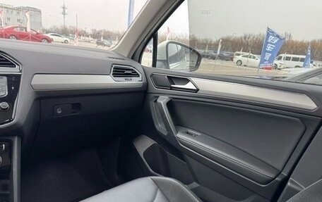 Volkswagen Tiguan II, 2023 год, 2 500 000 рублей, 14 фотография