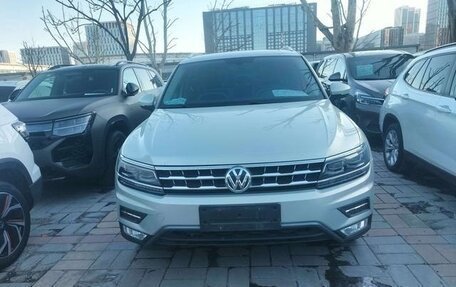 Volkswagen Tiguan II, 2023 год, 2 500 000 рублей, 2 фотография