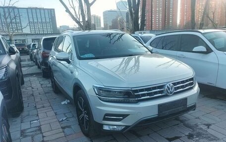 Volkswagen Tiguan II, 2023 год, 2 500 000 рублей, 3 фотография