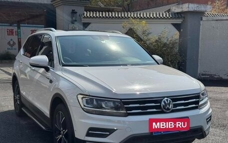 Volkswagen Tiguan II, 2023 год, 2 500 000 рублей, 4 фотография