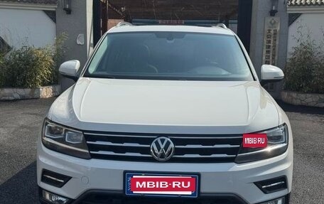 Volkswagen Tiguan II, 2023 год, 2 500 000 рублей, 3 фотография
