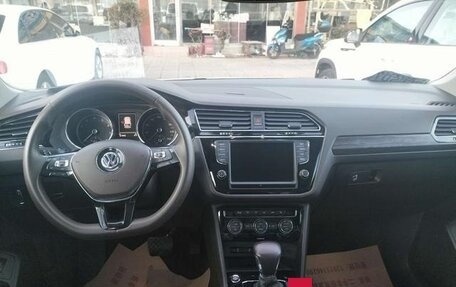 Volkswagen Tiguan II, 2023 год, 2 500 000 рублей, 6 фотография