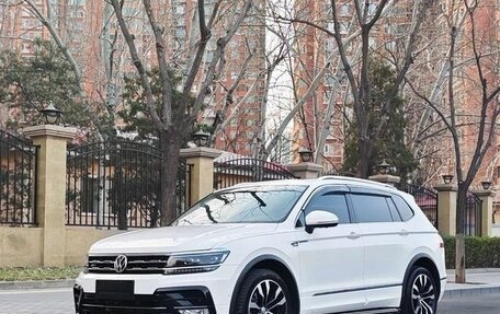 Volkswagen Tiguan II, 2023 год, 2 500 000 рублей, 1 фотография