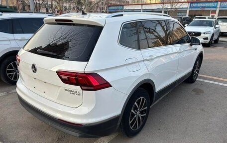 Volkswagen Tiguan II, 2023 год, 2 500 000 рублей, 3 фотография
