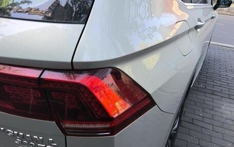 Volkswagen Tiguan II, 2023 год, 2 500 000 рублей, 4 фотография