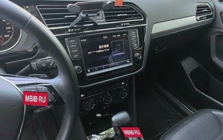 Volkswagen Tiguan II, 2023 год, 2 500 000 рублей, 13 фотография