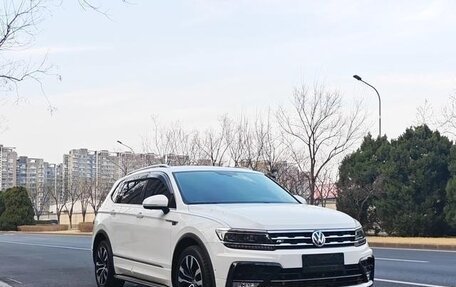 Volkswagen Tiguan II, 2023 год, 2 500 000 рублей, 2 фотография