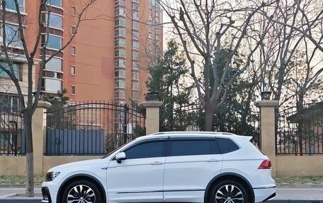Volkswagen Tiguan II, 2023 год, 2 500 000 рублей, 3 фотография