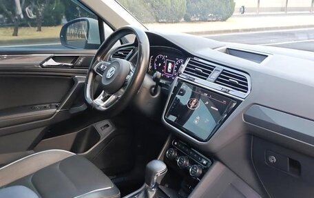 Volkswagen Tiguan II, 2023 год, 2 500 000 рублей, 9 фотография