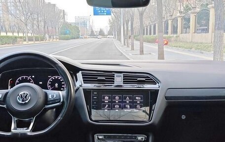 Volkswagen Tiguan II, 2023 год, 2 500 000 рублей, 13 фотография