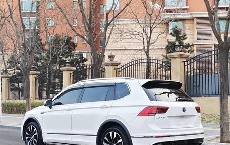 Volkswagen Tiguan II, 2023 год, 2 500 000 рублей, 4 фотография