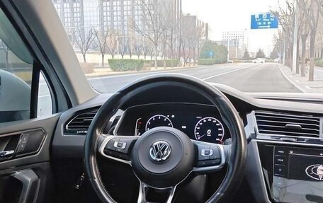 Volkswagen Tiguan II, 2023 год, 2 500 000 рублей, 12 фотография