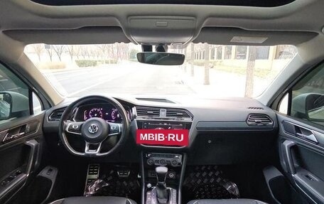 Volkswagen Tiguan II, 2023 год, 2 500 000 рублей, 8 фотография