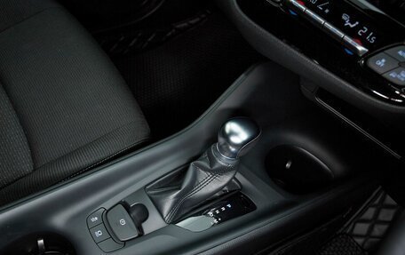 Toyota C-HR I рестайлинг, 2018 год, 2 150 000 рублей, 18 фотография