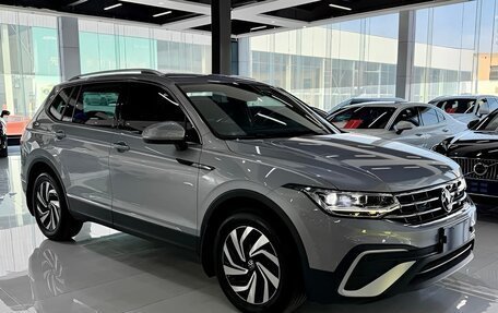 Volkswagen Tiguan II, 2023 год, 2 750 000 рублей, 3 фотография